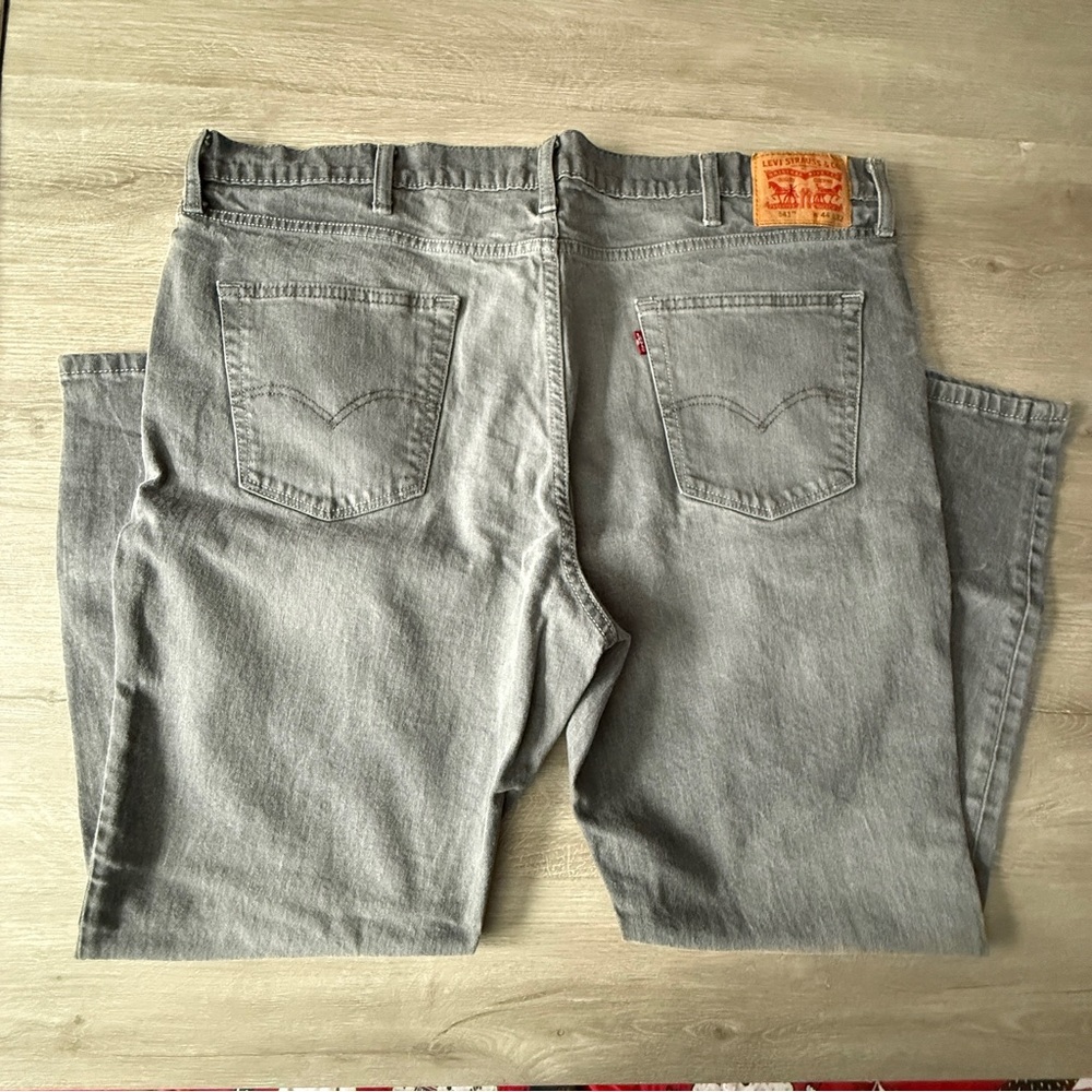 Levi's Men's Light Gray Relaxed Jeans - Picture 2 of 7